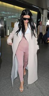 Kim Kardashian feet photo thumbnail
