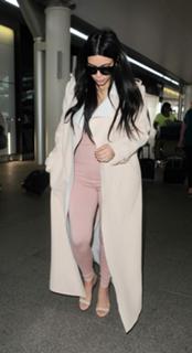 Kim Kardashian feet photo thumbnail