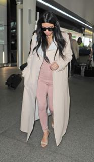 Kim Kardashian feet photo thumbnail