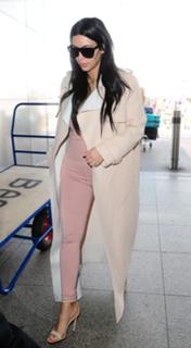 Kim Kardashian feet photo thumbnail
