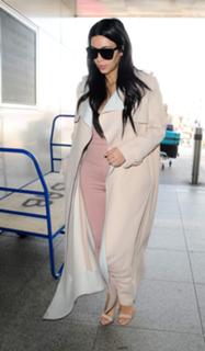Kim Kardashian feet photo thumbnail