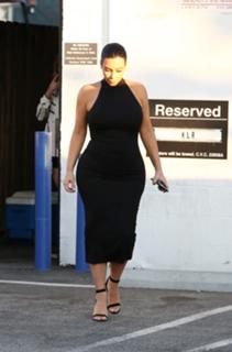 Kim Kardashian feet photo thumbnail