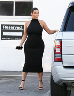 Kim Kardashian feet photo thumbnail