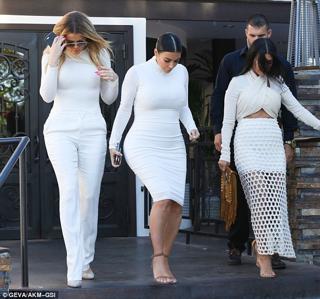Kim Kardashian feet photo thumbnail