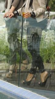 Kim Kardashian feet photo thumbnail