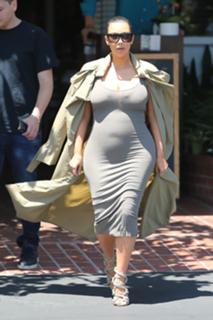 Kim Kardashian feet photo thumbnail
