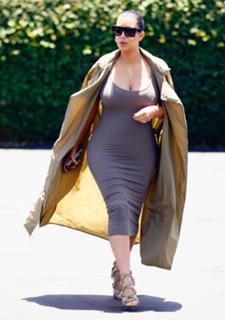 Kim Kardashian feet photo thumbnail