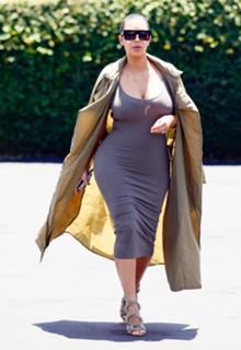 Kim Kardashian feet photo thumbnail