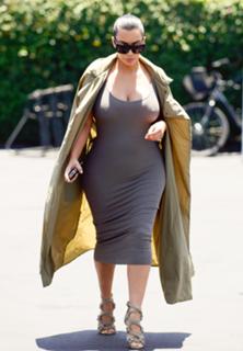 Kim Kardashian feet photo thumbnail