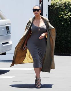 Kim Kardashian feet photo thumbnail
