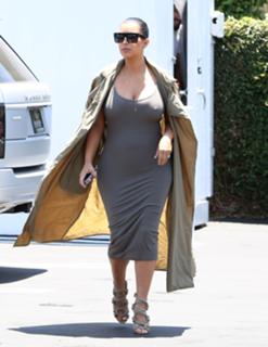 Kim Kardashian feet photo thumbnail