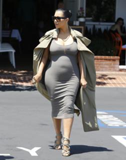 Kim Kardashian feet photo thumbnail