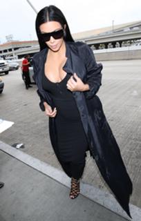 Kim Kardashian feet photo thumbnail