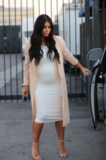 Kim Kardashian feet photo thumbnail
