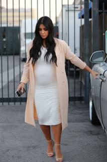 Kim Kardashian feet photo thumbnail
