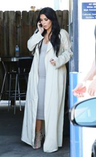 Kim Kardashian feet photo thumbnail