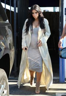Kim Kardashian feet photo thumbnail