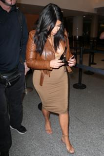 Kim Kardashian feet photo thumbnail