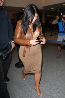 Kim Kardashian feet photo thumbnail