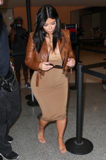 Kim Kardashian feet photo thumbnail
