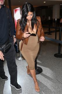 Kim Kardashian feet photo thumbnail