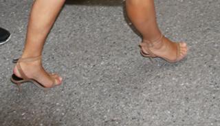 Kim Kardashian feet photo thumbnail