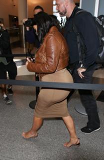 Kim Kardashian feet photo thumbnail