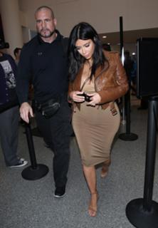 Kim Kardashian feet photo thumbnail