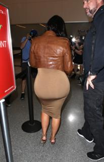 Kim Kardashian feet photo thumbnail