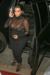 Kim Kardashian feet photo thumbnail
