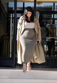 Kim Kardashian feet photo thumbnail