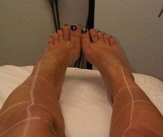 Kim Kardashian feet photo thumbnail