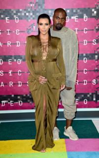 Kim Kardashian feet photo thumbnail