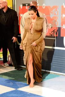 Kim Kardashian feet photo thumbnail