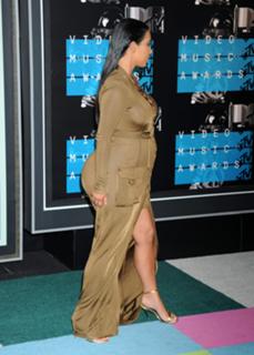 Kim Kardashian feet photo thumbnail