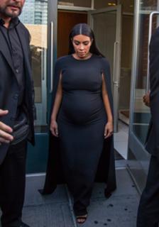 Kim Kardashian feet photo thumbnail