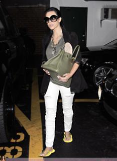 Kim Kardashian feet photo thumbnail