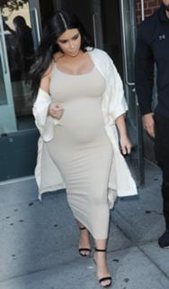Kim Kardashian feet photo thumbnail