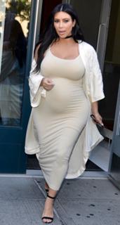 Kim Kardashian feet photo thumbnail