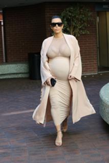 Kim Kardashian feet photo thumbnail