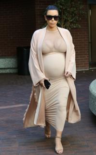 Kim Kardashian feet photo thumbnail