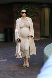 Kim Kardashian feet photo thumbnail