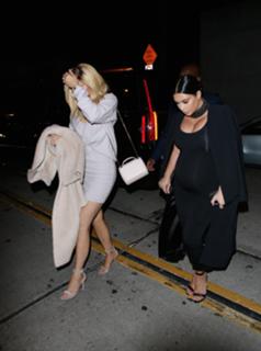 Kim Kardashian feet photo thumbnail