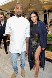 Kim Kardashian feet photo thumbnail