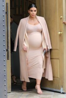 Kim Kardashian feet photo thumbnail