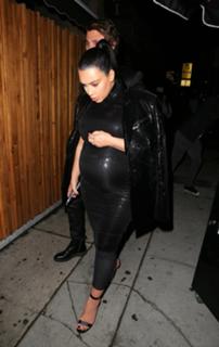 Kim Kardashian feet photo thumbnail