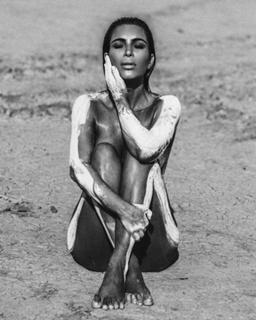 Kim Kardashian feet photo thumbnail