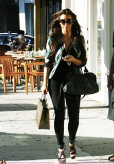 Kim Kardashian feet photo thumbnail