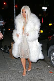 Kim Kardashian feet photo thumbnail