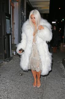 Kim Kardashian feet photo thumbnail